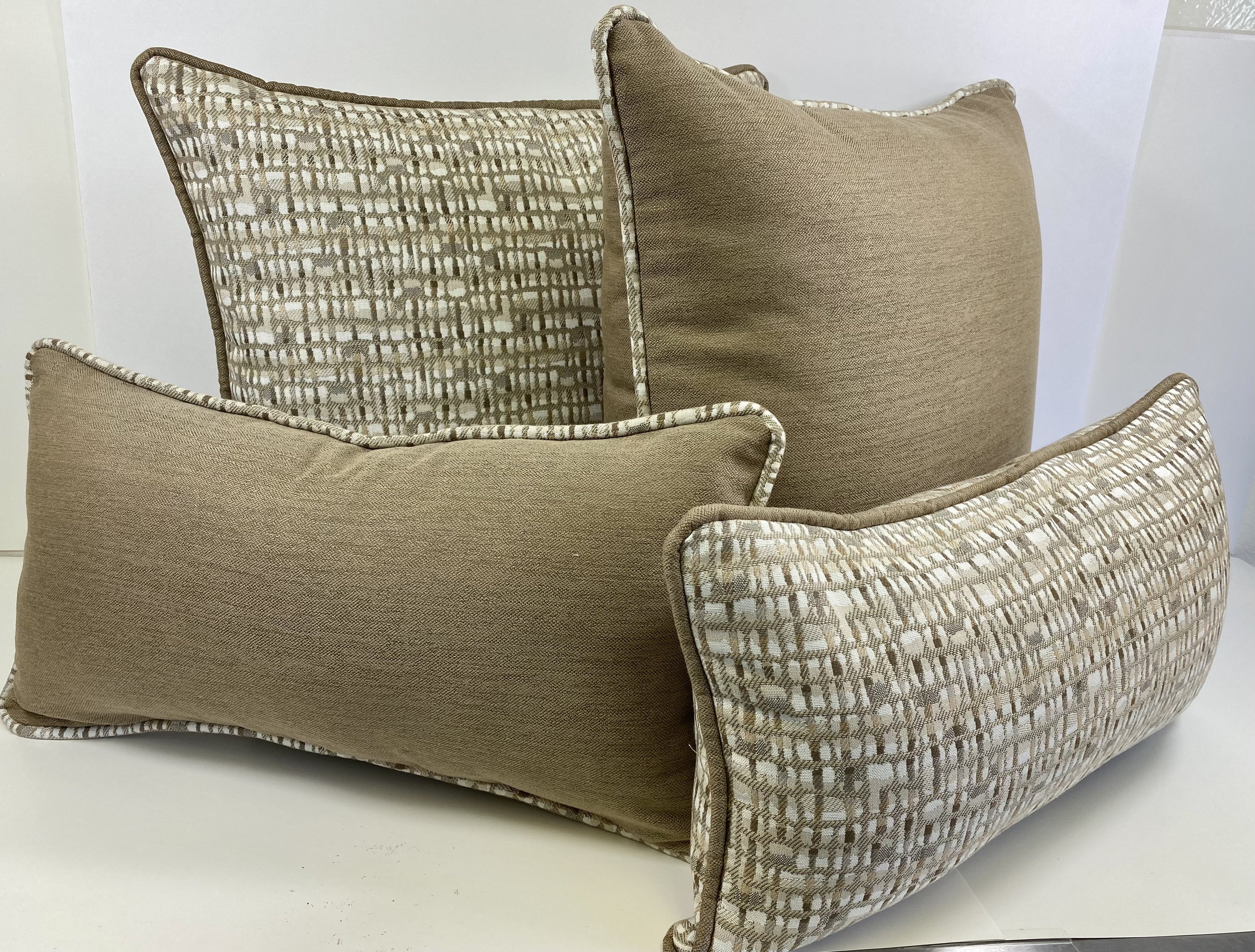 Luxury Outdoor Pillow - 22" x 22" - Brighton - Beach