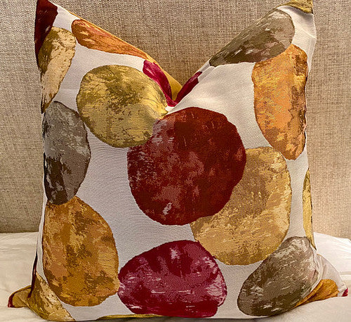 Luxury Pillow – 24" × 24" – Balloons